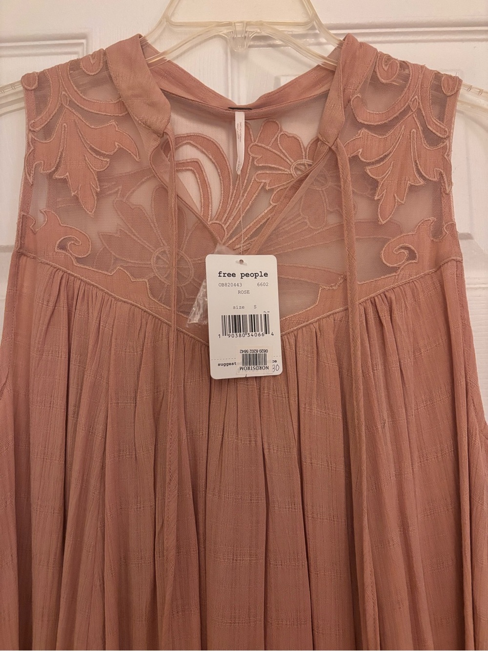 NWT- FREE PEOPLE-Sleeveless Rose Scalloped Lace Women's Top - Picture 3 of 4